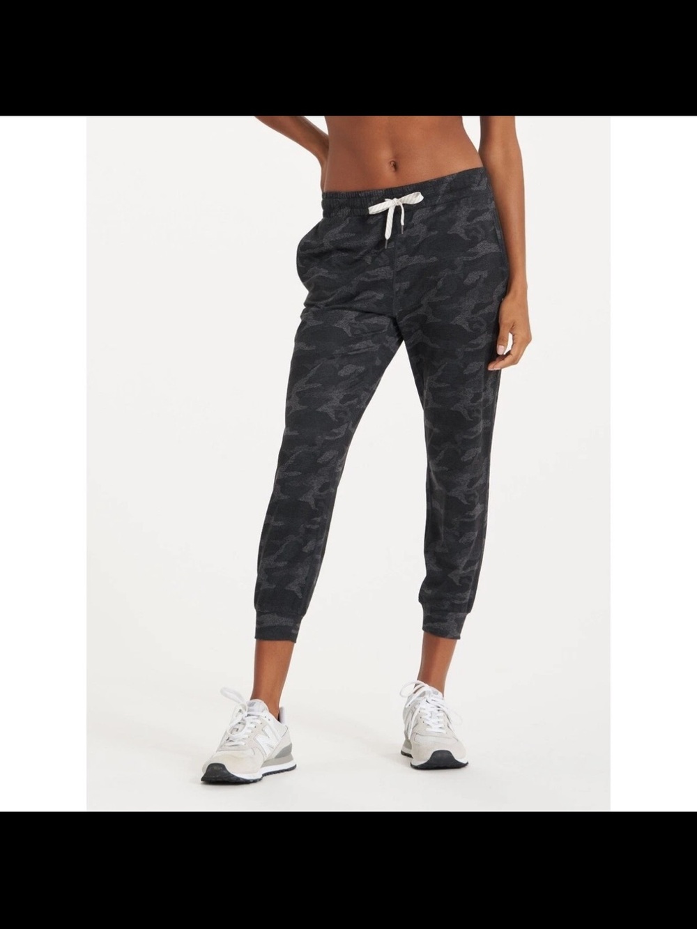 Vuori Performance Jogger in Black Camo